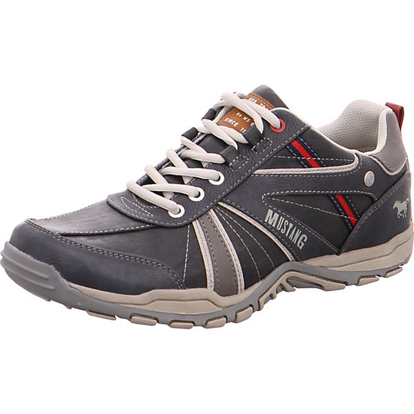 Schnürschuhe
