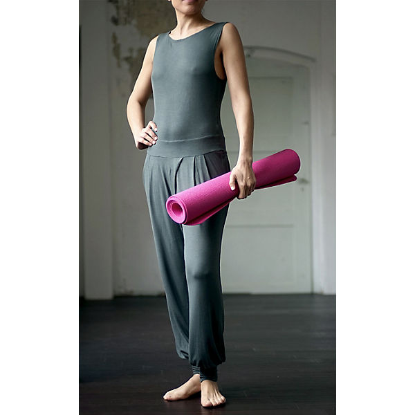 Yoga Hosen Kumari