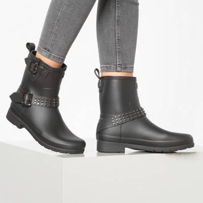 Riesiger schwarzer Booties