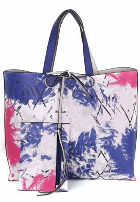 Merch Mashiah Shopper Claudia Shopper