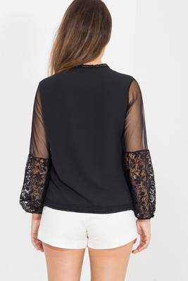 Way of Glory WAY OF GLORY Spitzenbluse mit V-Ausschnitt und Perlenapplikation Langarmblusen 2