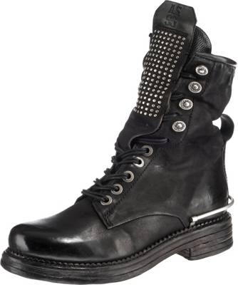 Schnürstiefeletten