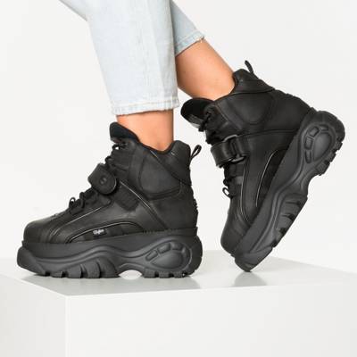 1534061 Sneakers High 2