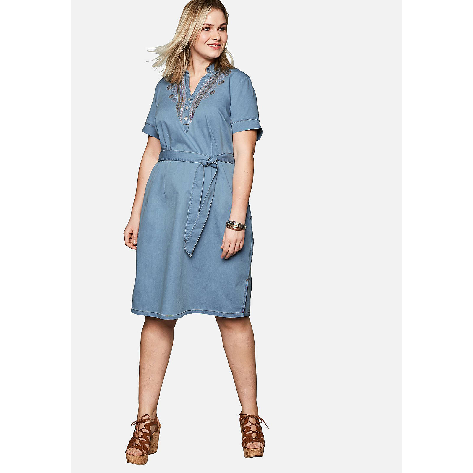 sheego Jeanskleid mit aufwendiger Stickerei am V-Ausschnitt Jeanskleider hellblau Damen Gr. 44 sheego Jeanskleid mit aufwendiger Stickerei am V-Ausschnitt Jeanskleider hellblau Damen Gr. 44