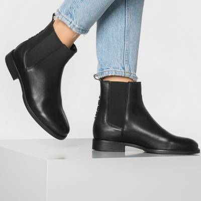 Pin Logo Chelsea Boot Chelsea Boots 2