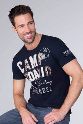 CAMP DAVID T-Shirt mit Label-Applikationen in Used-Optik T-Shirts