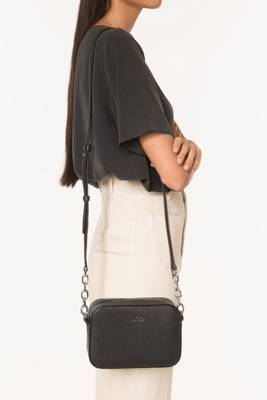 Model Victoria Umhängetasche 2