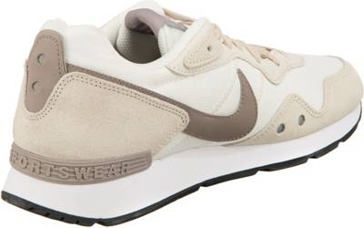 nike men's venture runner sneaker tan