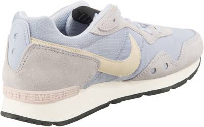 nike women's venture runner sneaker