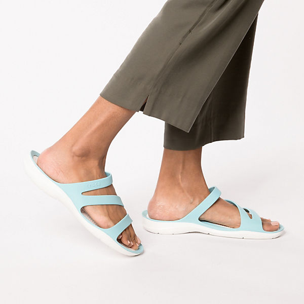 Schuhe Komfort-Pantoletten crocs Swiftwater Sandal W Komfort-Pantoletten hellblau