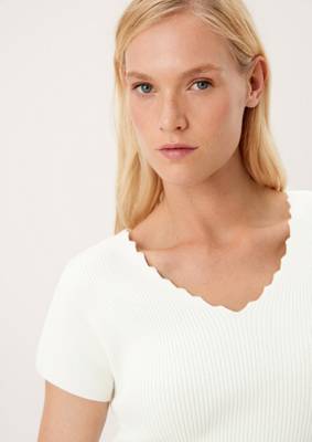 s.Oliver BLACK LABEL Rippshirt mit kantigem V-Ausschnitt Pullover creme SE10484