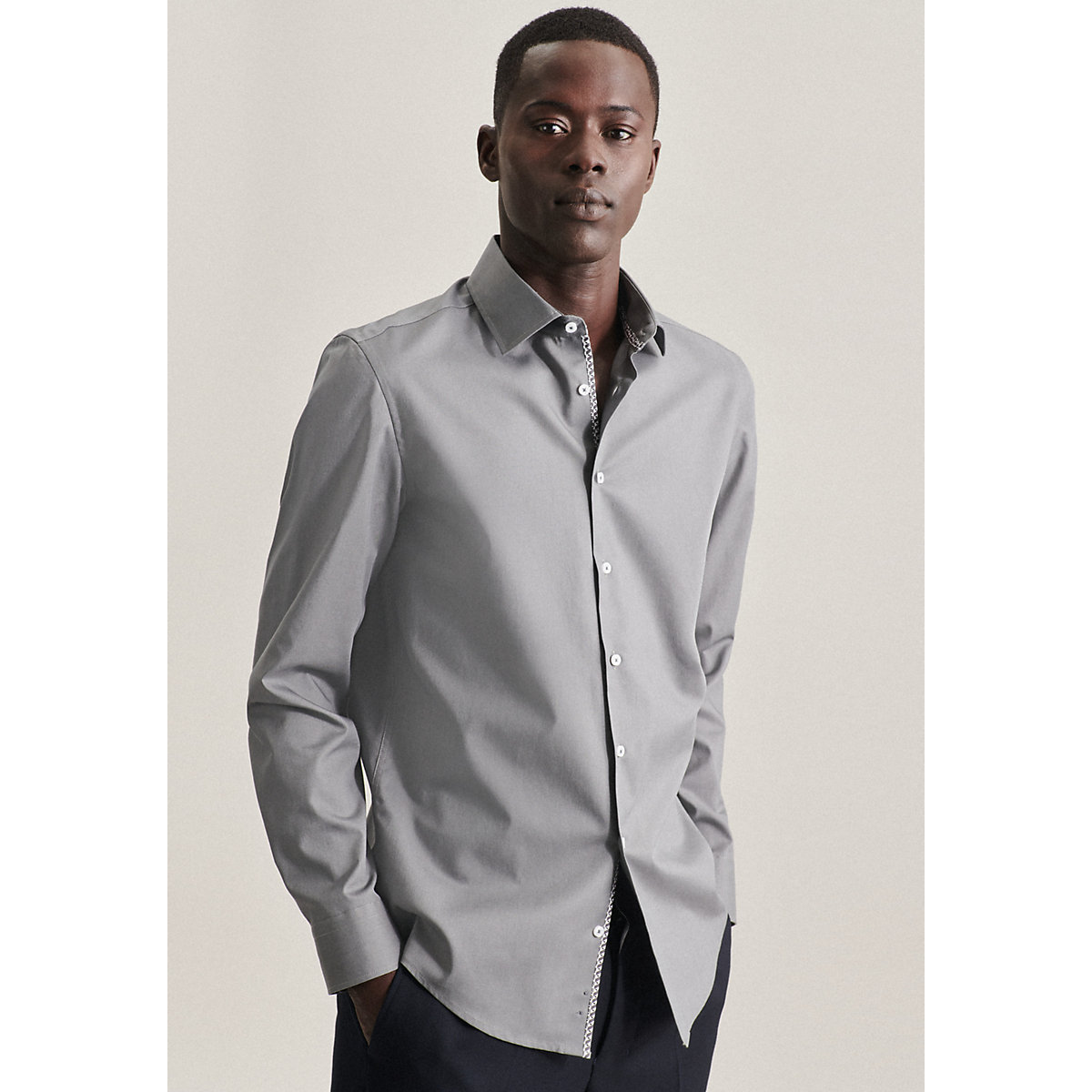 seidensticker Business Hemd Shaped Extra langer Arm Kentkragen Uni Langarmhemden grau