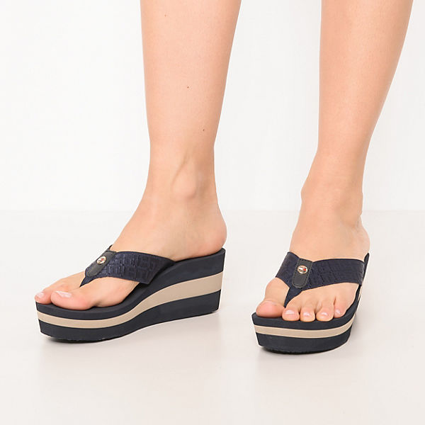 TOMMY HILFIGER, JACQUARD MID BEACH SANDAL Plateau-Pantoletten, blau TOMMY HILFIGER, JACQUARD MID BEACH SANDAL Plateau-Pantoletten, blau