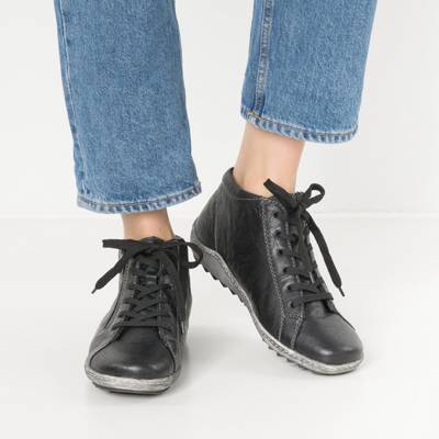 Schnürstiefeletten 2