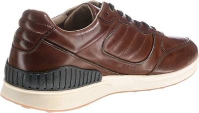 blundstones with shorts